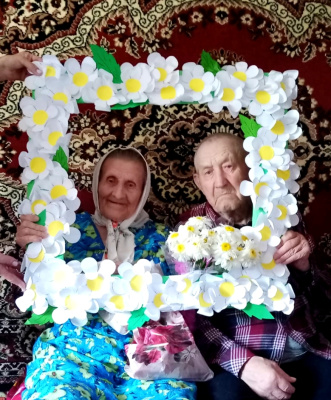 ГБУ КЦСОН Унечского района поздравил семейные пары в День семьи, любви и верности